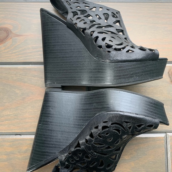 Shoes - Picture 5 of 5